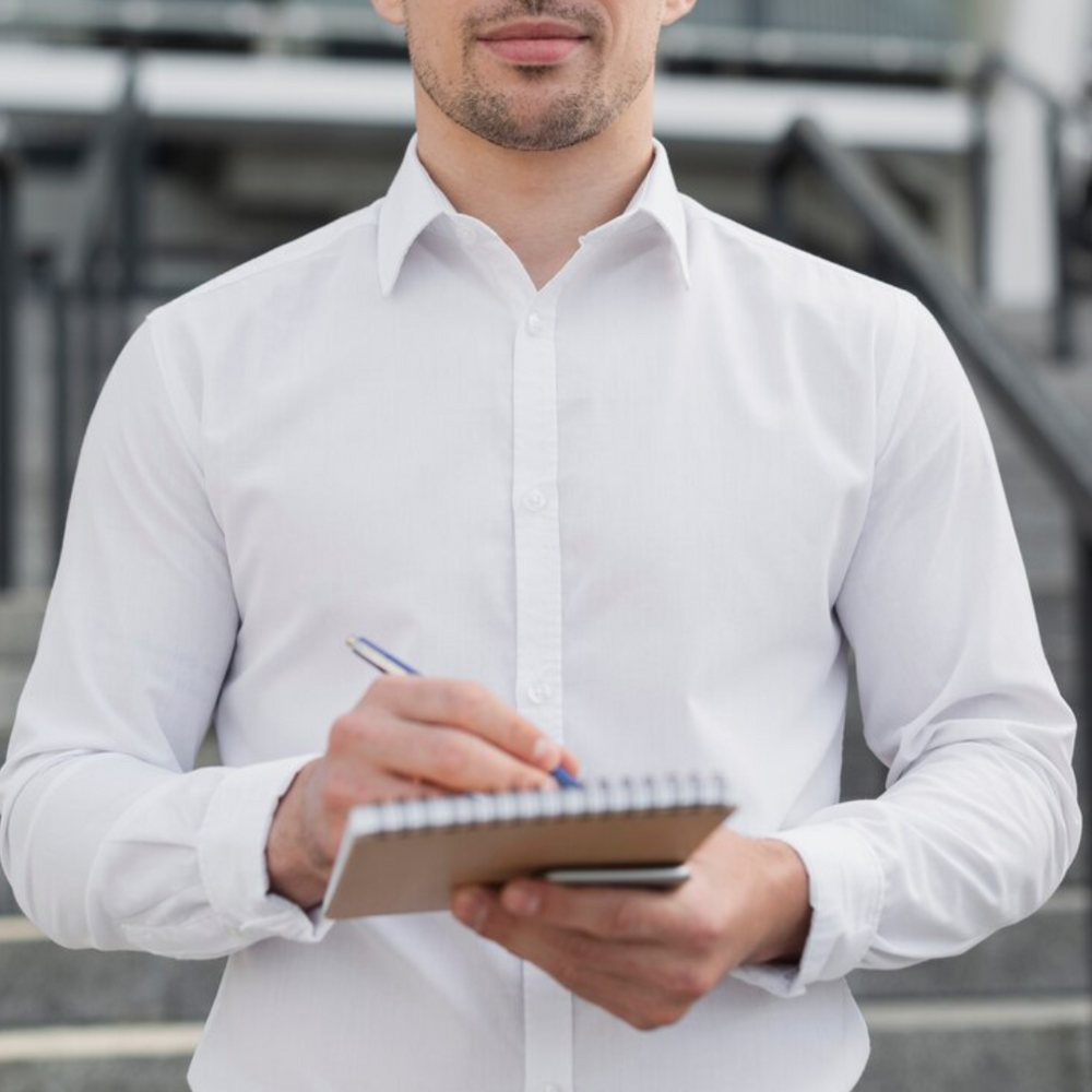 Camisa e camiseta: qual a diferença e como usar cada uma?
