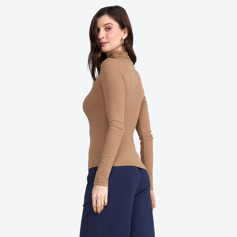 Blusa Ribana Gola Rolê Feminina - Bege Pastel