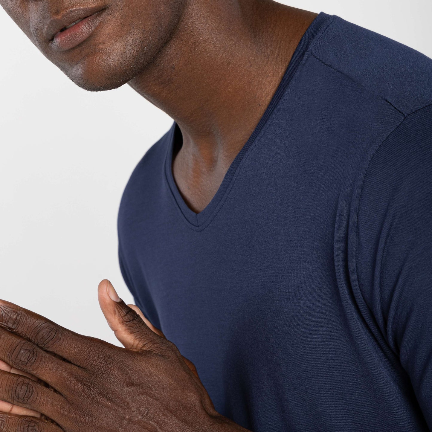 Tech T-Shirt Modal Gola V Masculina - Azul Marinho