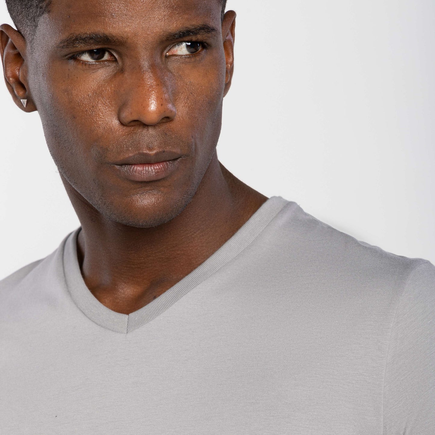Tech T-Shirt Impermeável Gola V Masculina - Cinza Titanio