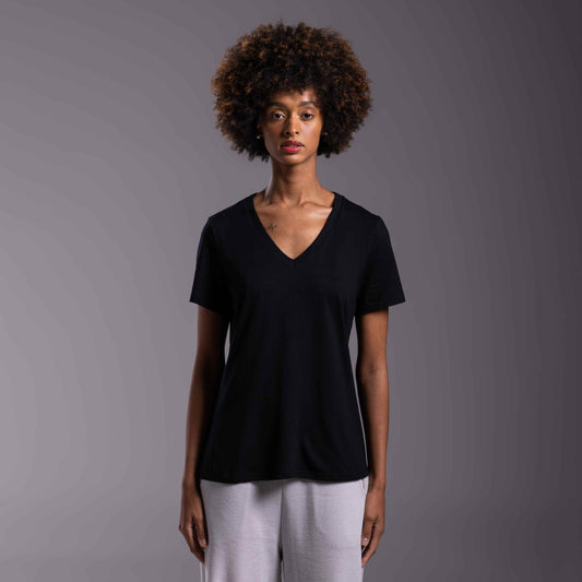 Tech T-Shirt Impermeável Gola V Feminina - Preto