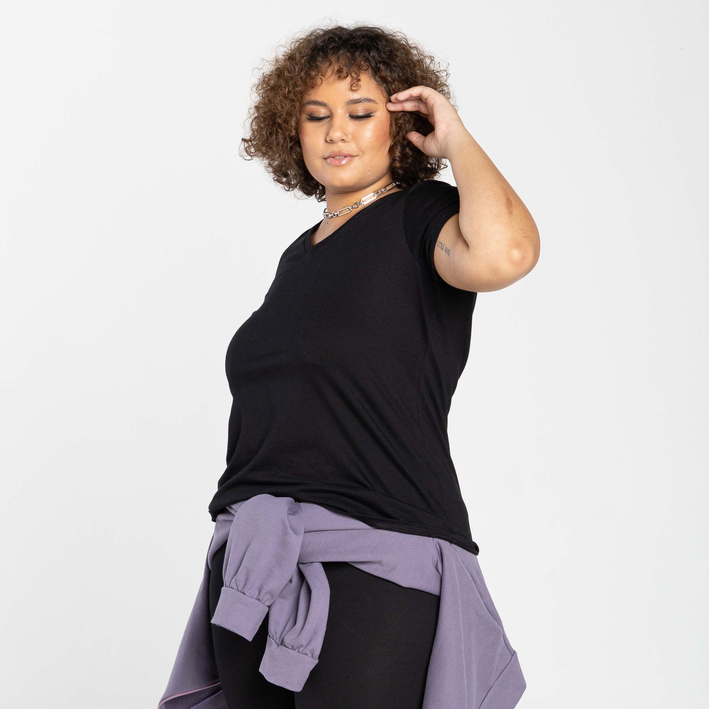 Tech T-Shirt Impermeável Gola V Plus Feminina - Preto