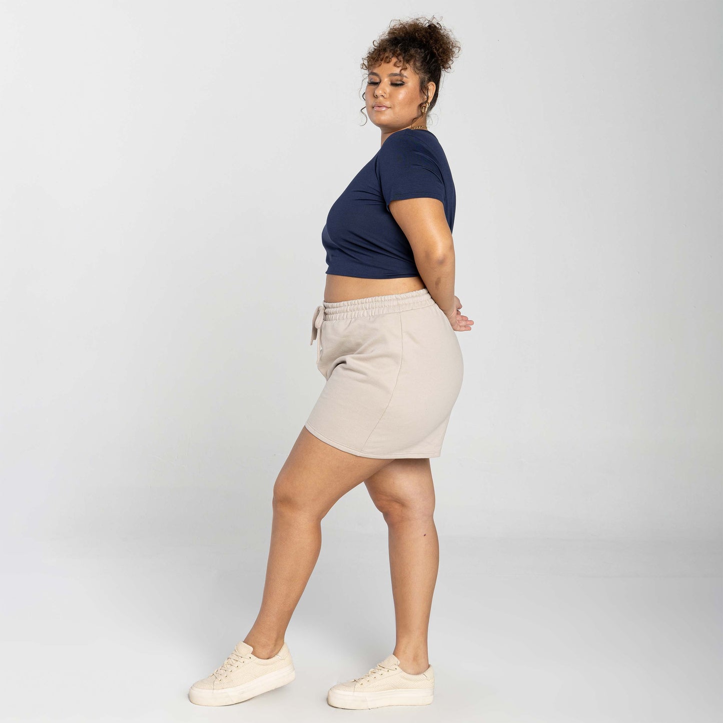 Shorts Moletom Tech NoLiquid Plus Feminino - Bege Aveia