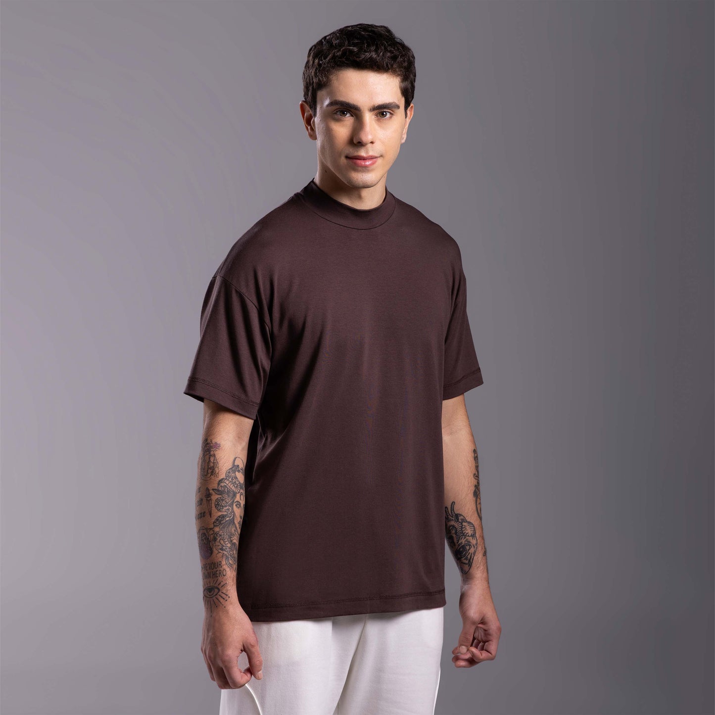 Tech T-Shirt Comfort Anti Odor Gola Alta Masculina - Marrom