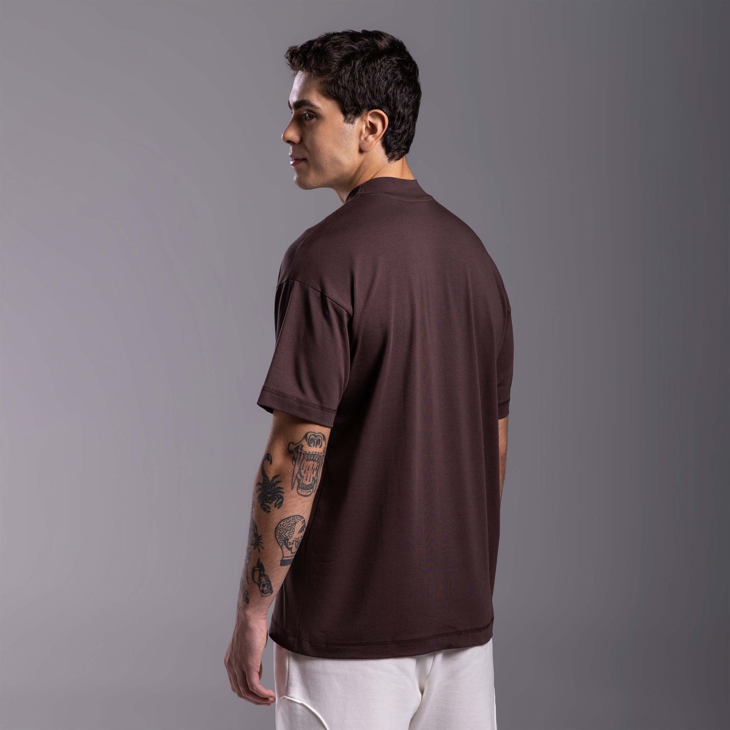 Tech T-Shirt Comfort Anti Odor Gola Alta Masculina - Marrom