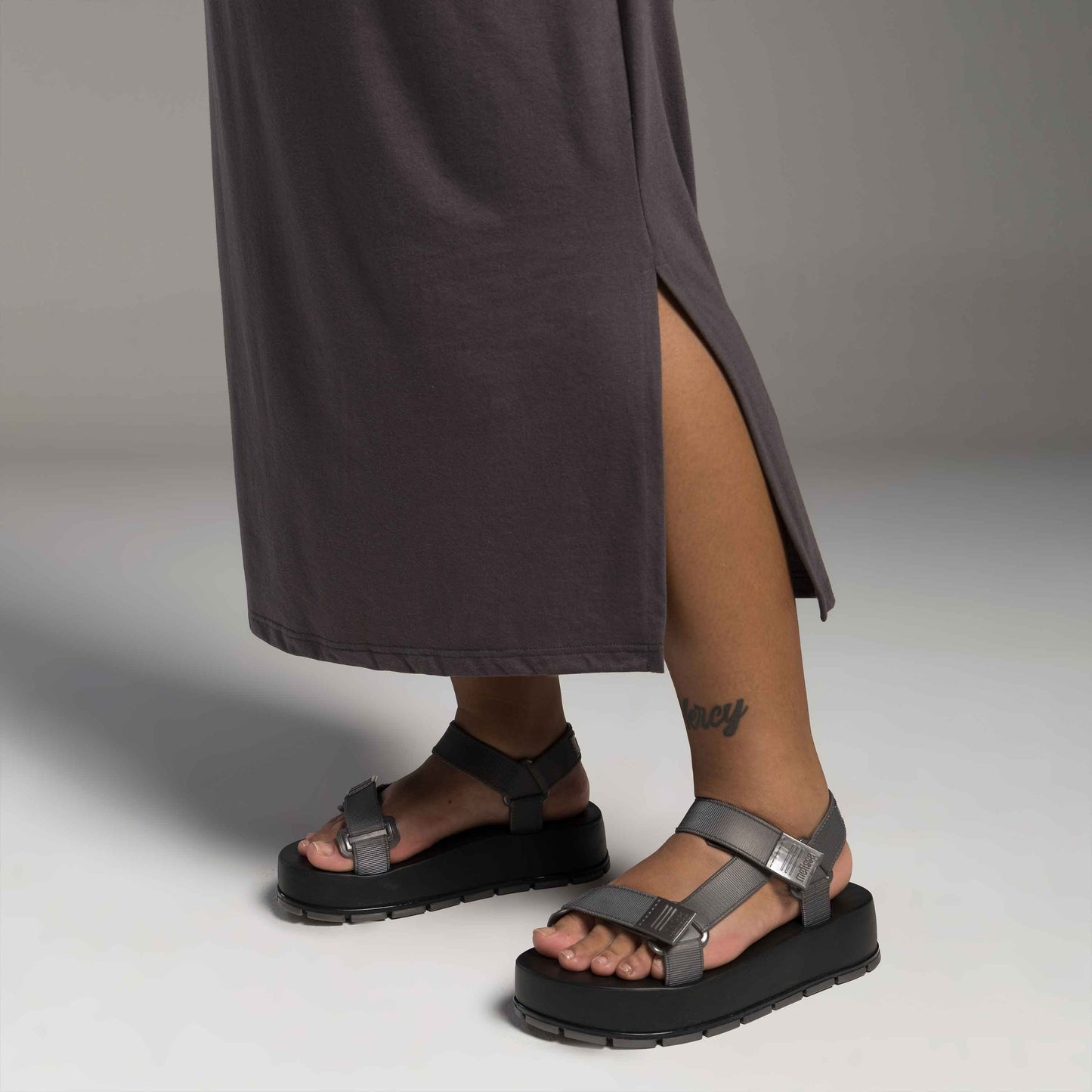 Vestido Midi Tech Air Plus - Cinza Carvão