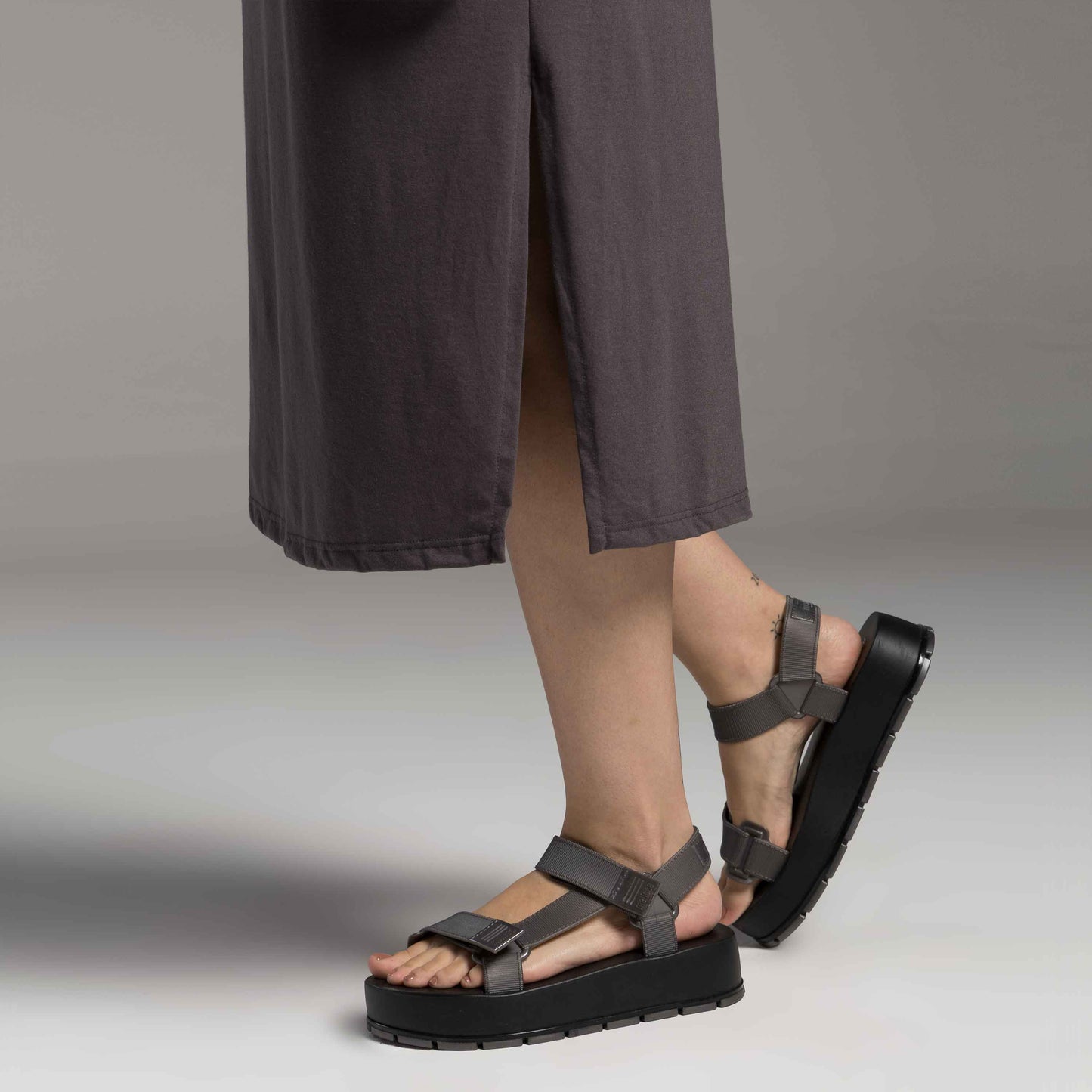 Vestido Midi Tech Air - Cinza Carvão