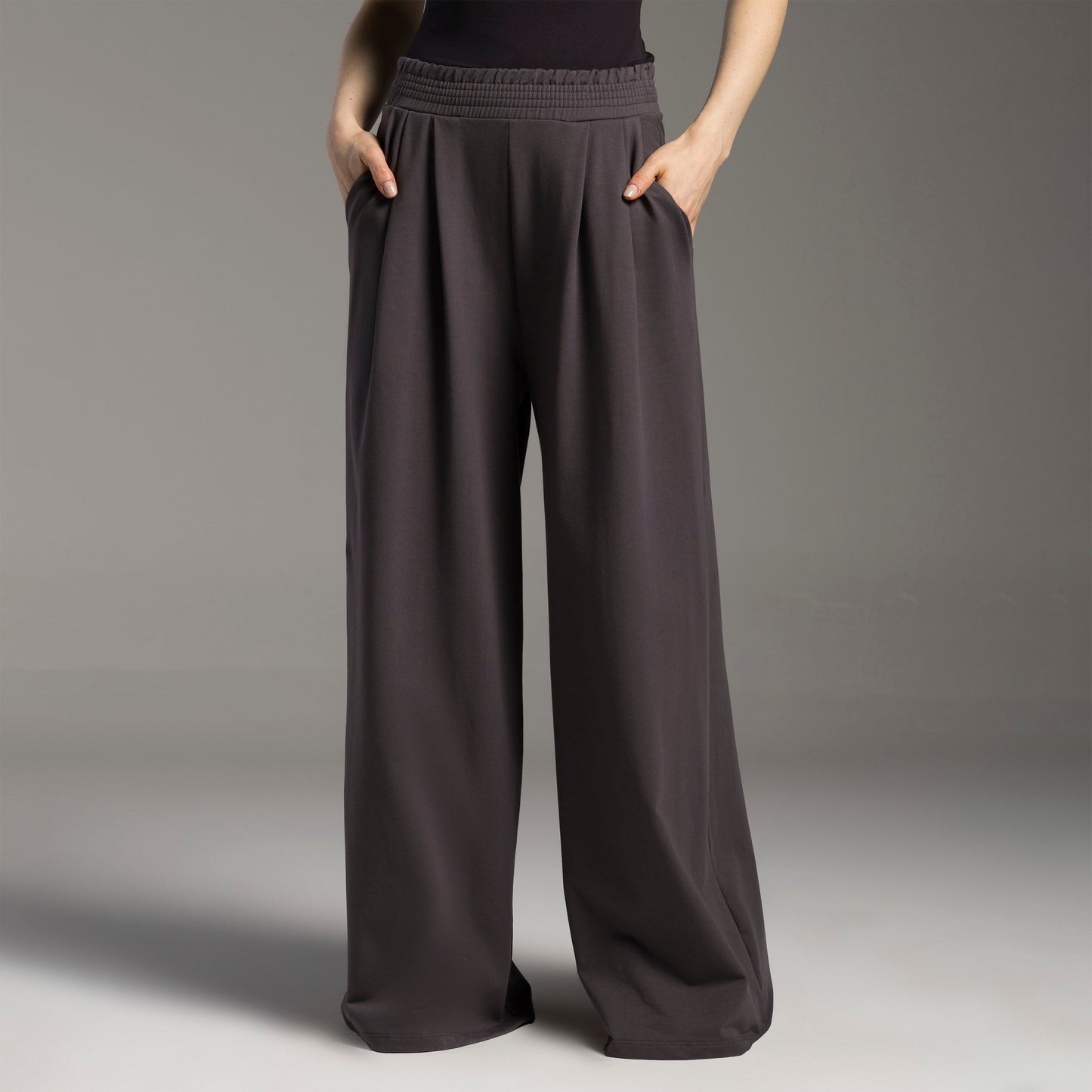 Calça Pantalona Tech Impermeável Feminina - Cinza Carvão