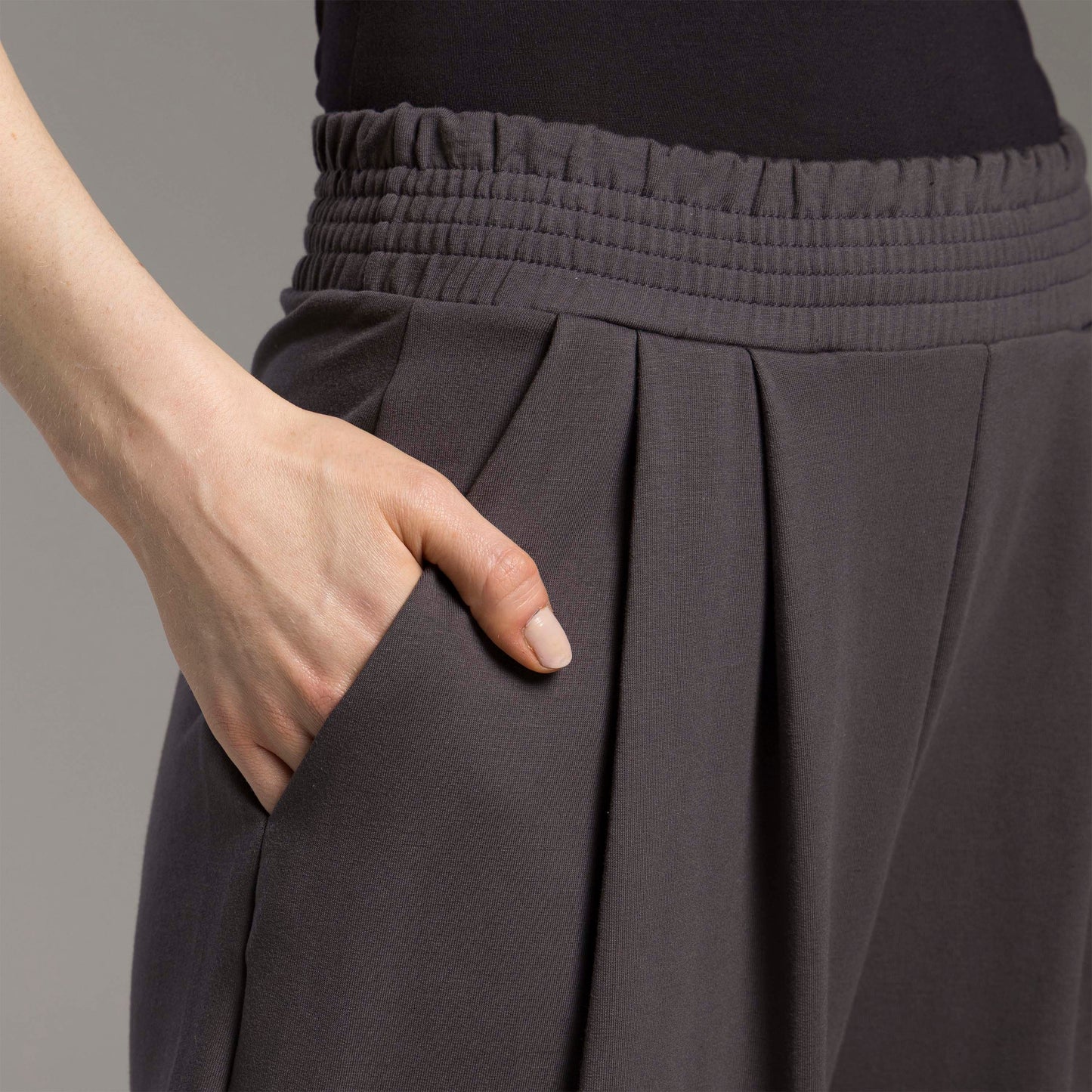 Calça Pantalona Tech Impermeável Feminina - Cinza Carvão