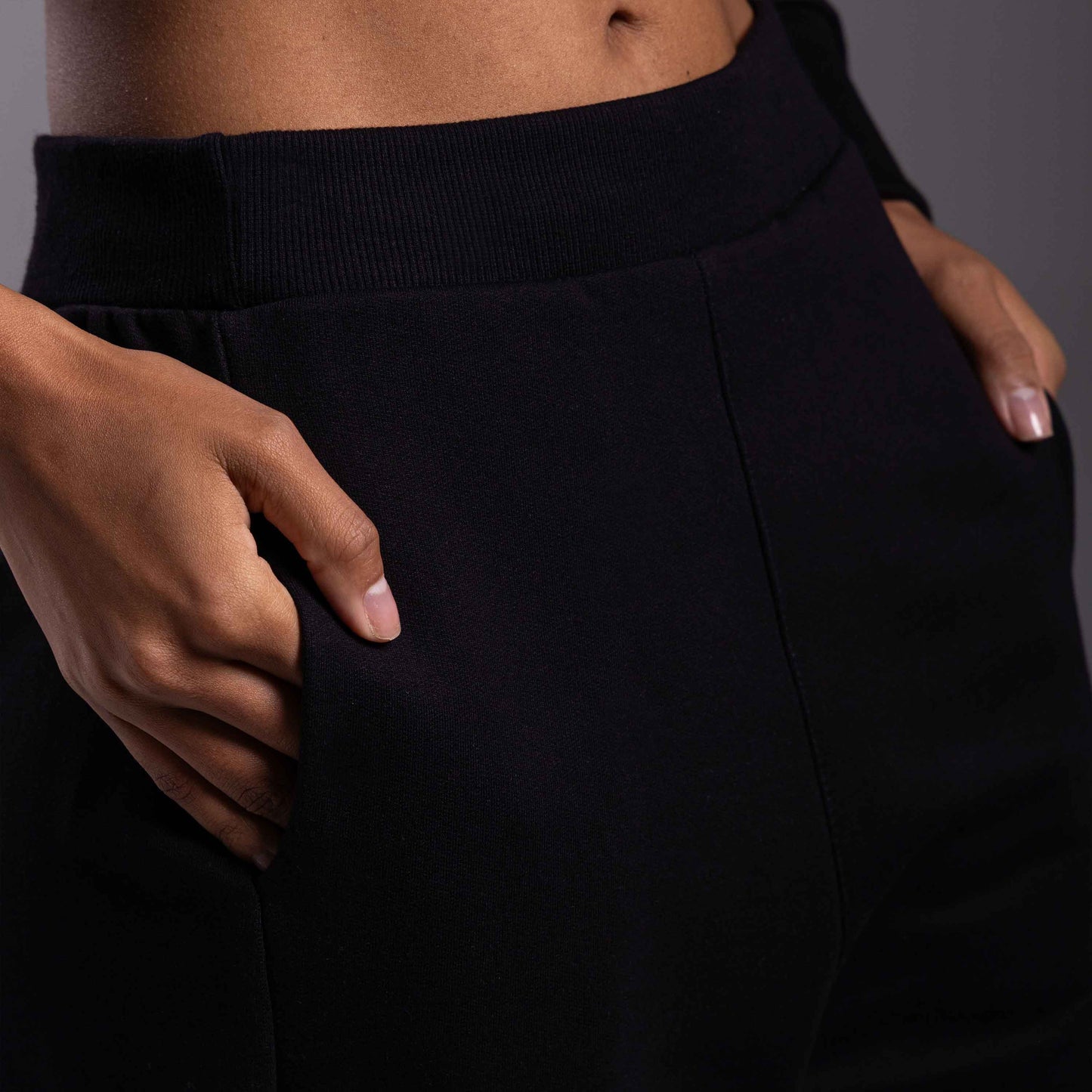 Calça Reta Moletom Tech NoLiquid Feminina - Preto