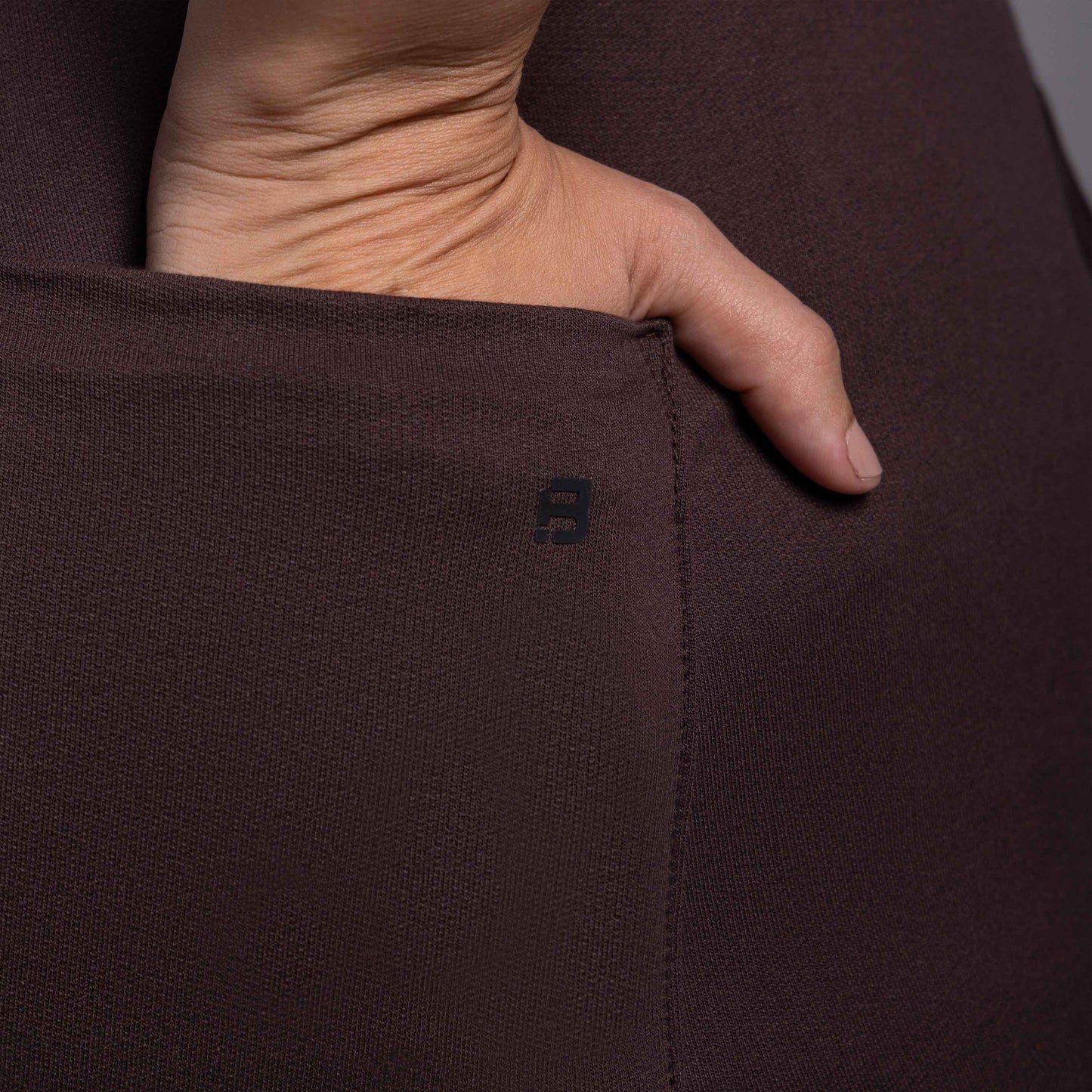 Calça Reta Moletom Tech NoLiquid Plus Feminina - Marrom