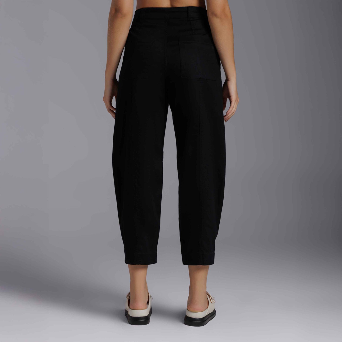 Calça Barrel Tech Flex Feminina - Preto