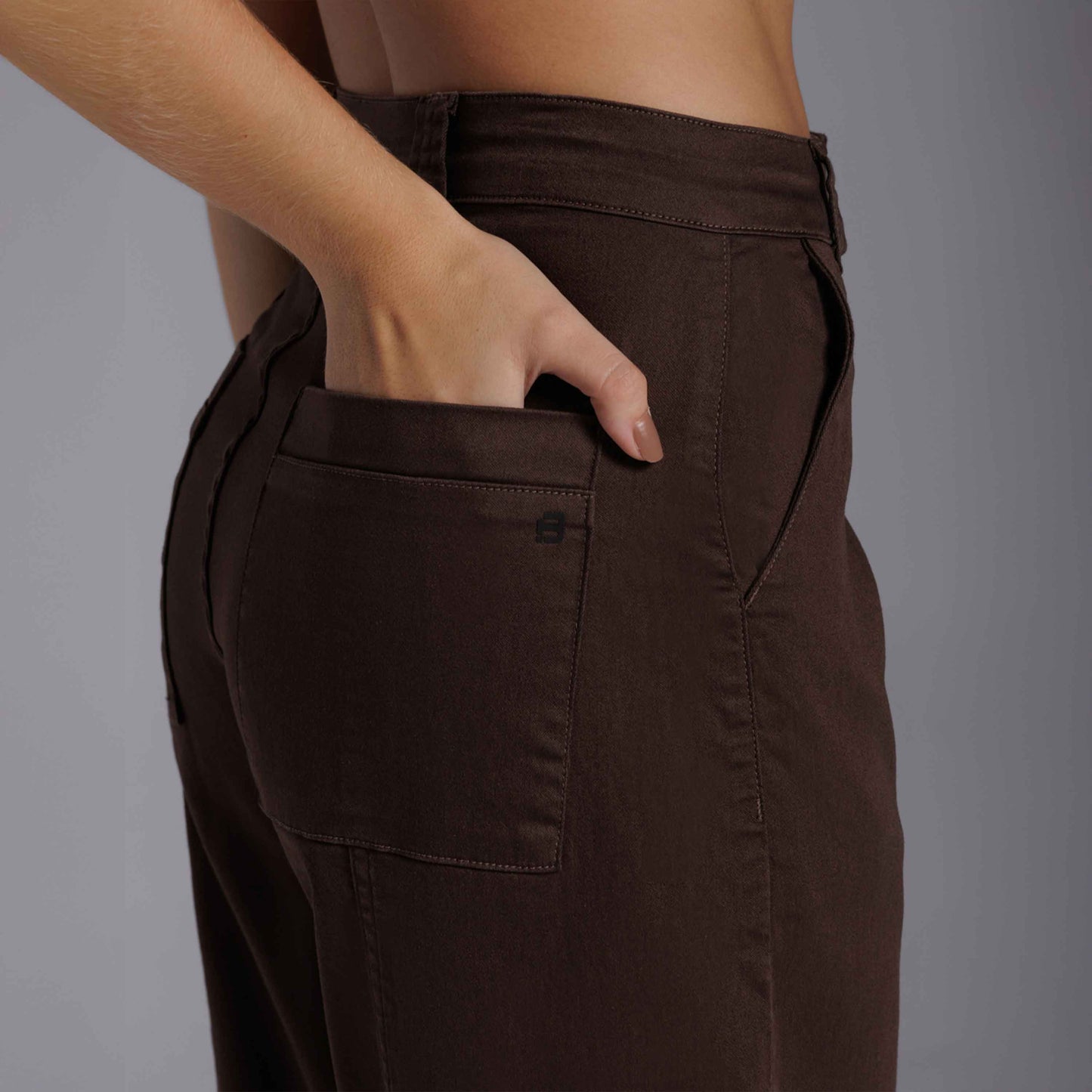 Calça Barrel Tech Flex Feminina - Marrom