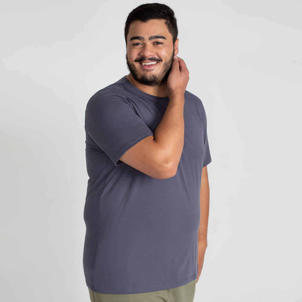Camiseta Básica Plus Masculina - Chumbo