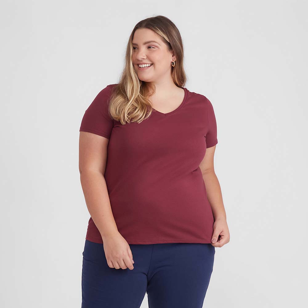 Camiseta Babylook Algodão Premium Gola V Plus Feminina - Vermelho Vinho