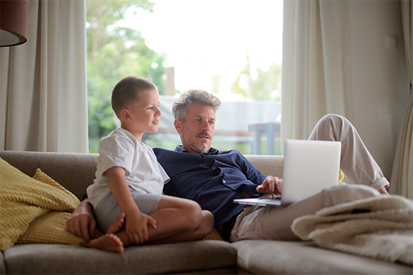 6 séries e filmes sobre tecnologia para assistir com seu pai