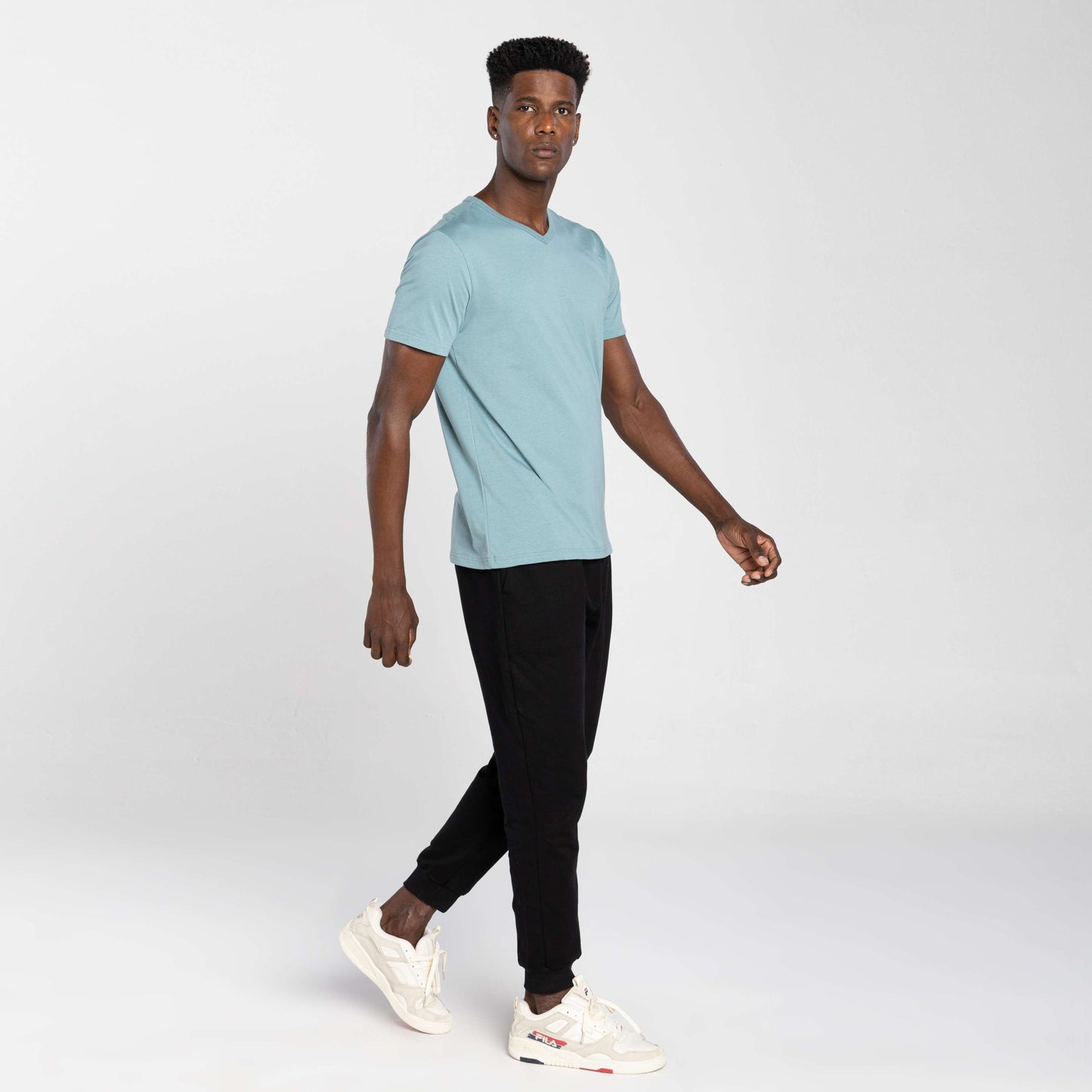 Camiseta Básica Gola V Masculina - Verde Hortelã