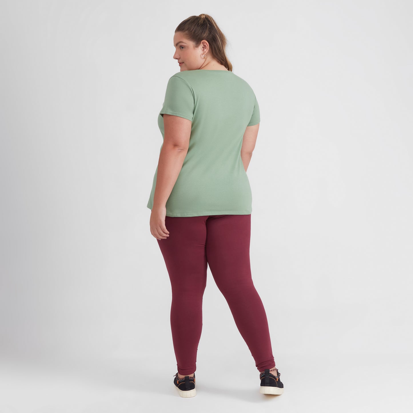 Camiseta Básica Gola V Plus Feminina - Verde Jade