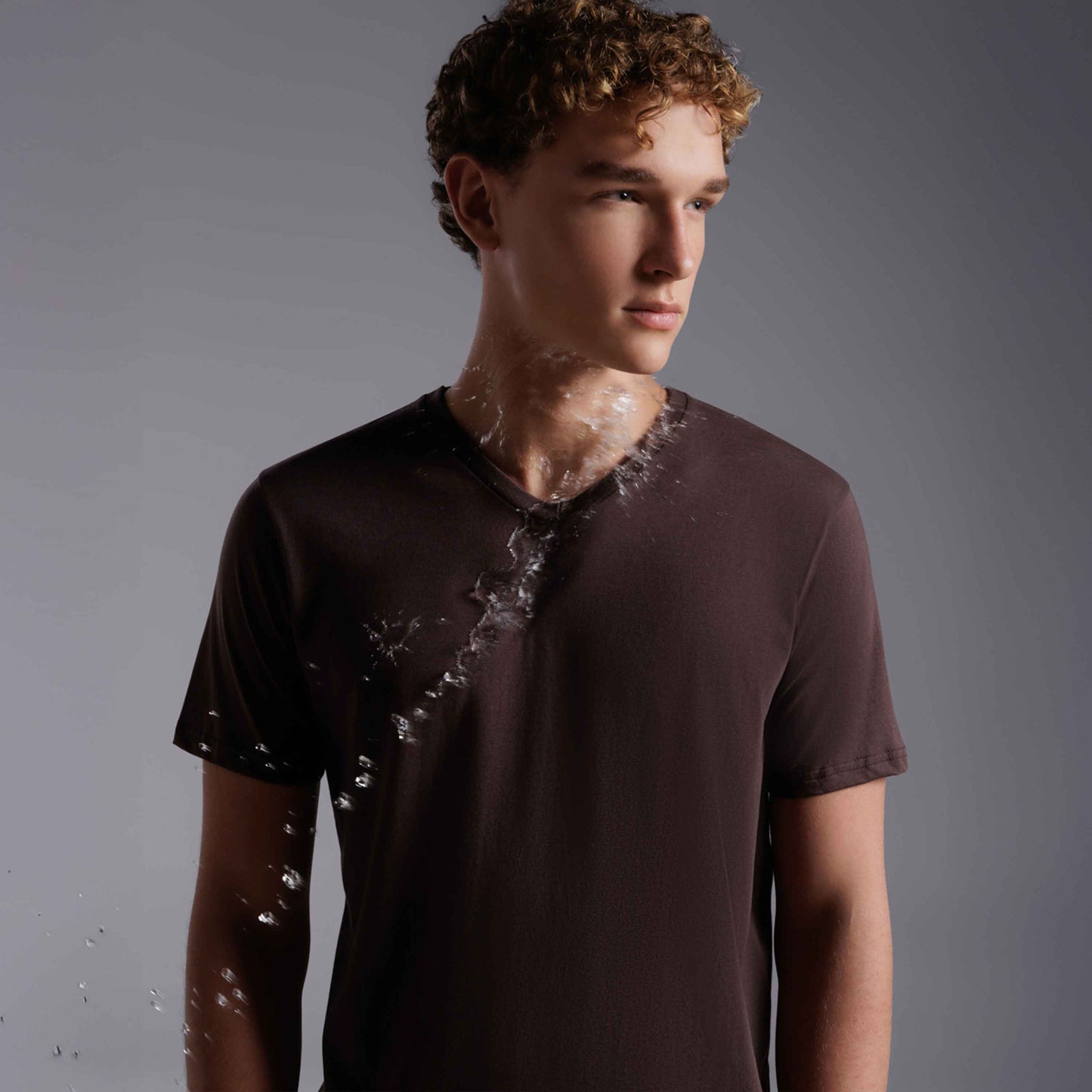 Tech T-Shirt NoLiquid Gola V Masculina - Marrom
