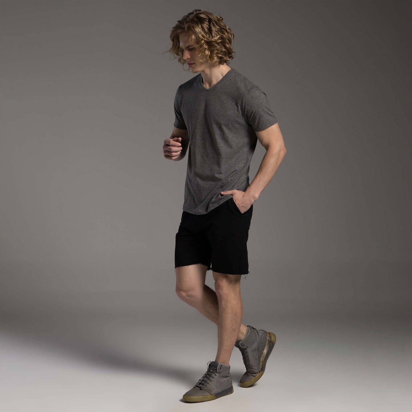 Tech T-Shirt Impermeável Gola V Masculina - Mescla Escuro