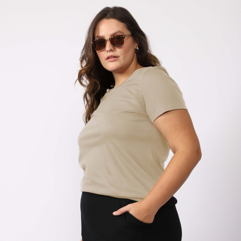 Tech T-shirt Impermeável Plus Feminina - Bege Amêndoa