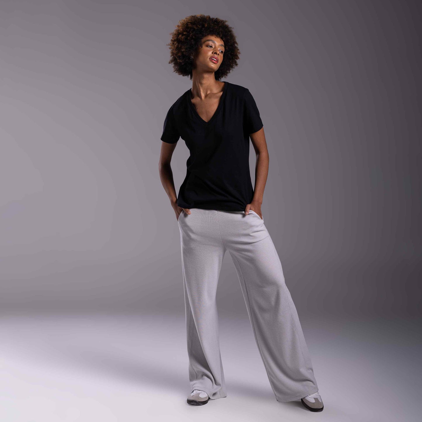 Tech T-Shirt Impermeável Gola V Feminina - Preto