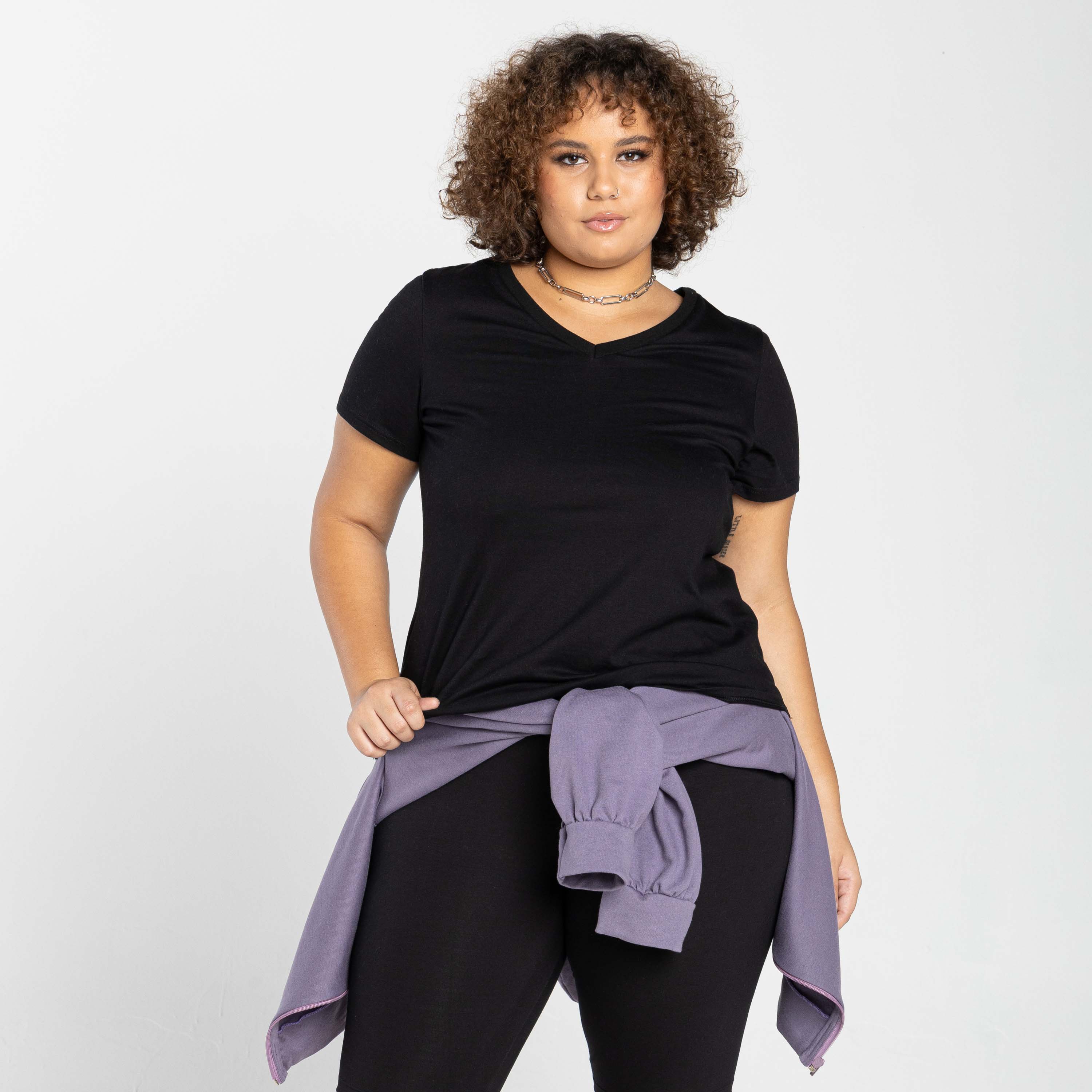 Tech T-Shirt Impermeável Gola V Plus Feminina