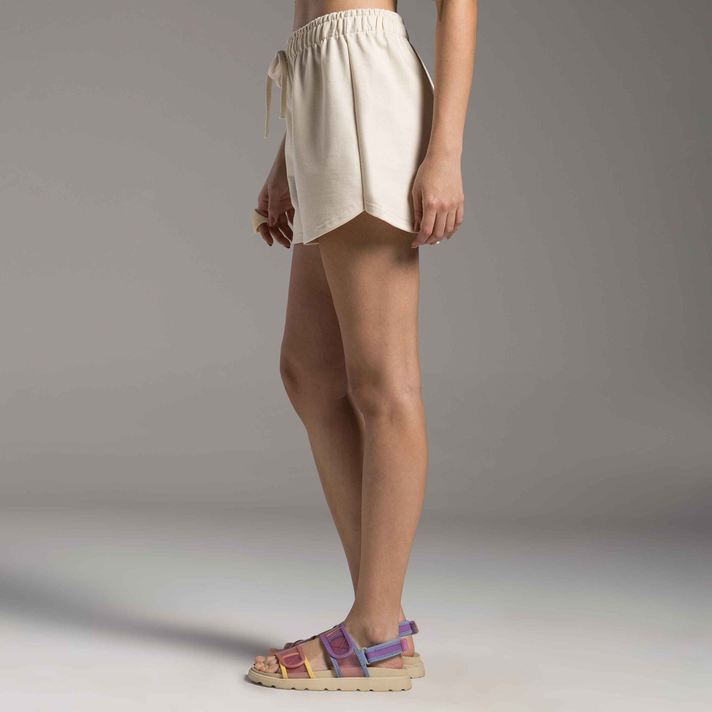 Shorts Moletom Tech Impermeável Feminino - Off Vanilla