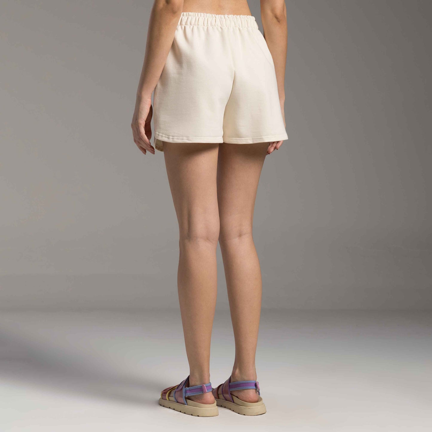 Shorts Moletom Tech Impermeável Feminino - Off Vanilla