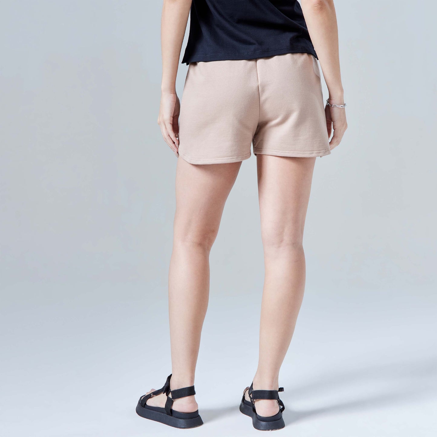 Shorts Moletom Tech Impermeável Feminino - Bege Amêndoa