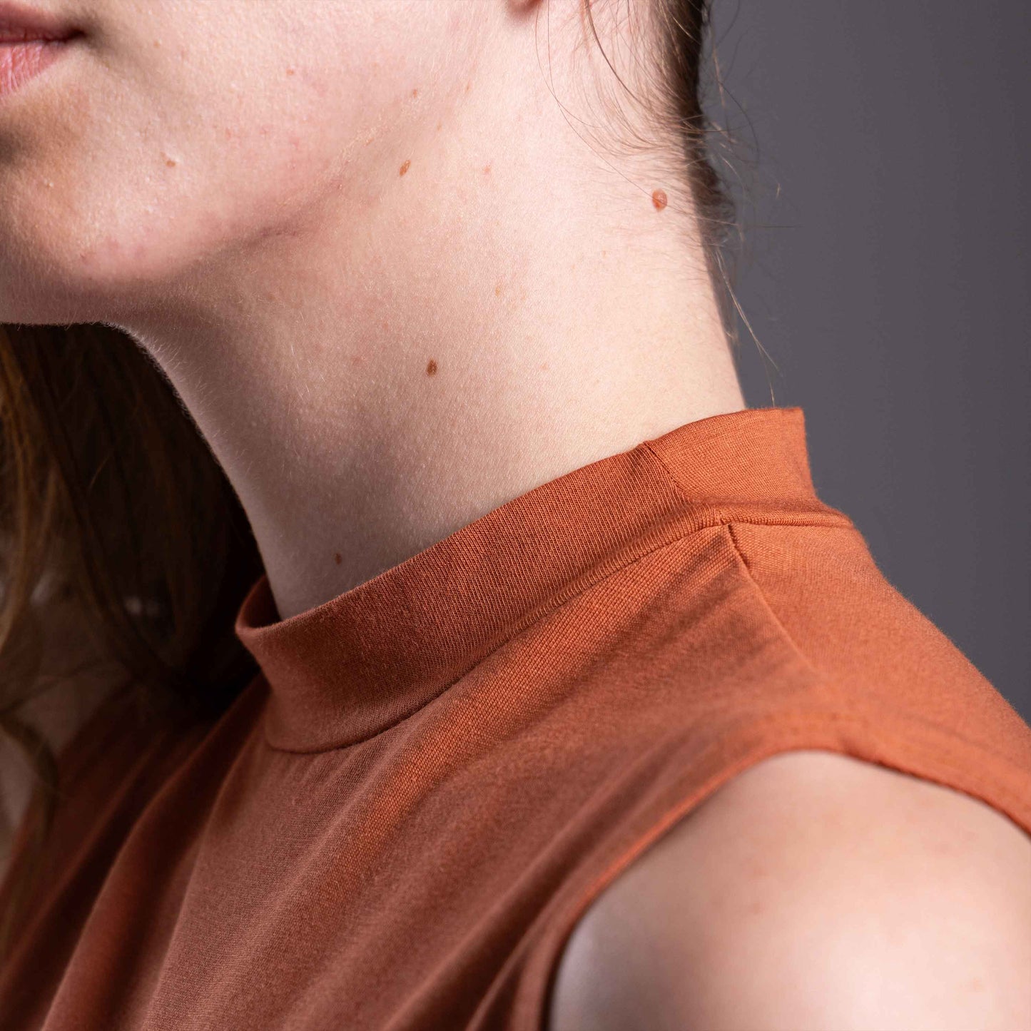 Regata Tech Anti Odor Gola Alta Feminina - Ferrugem