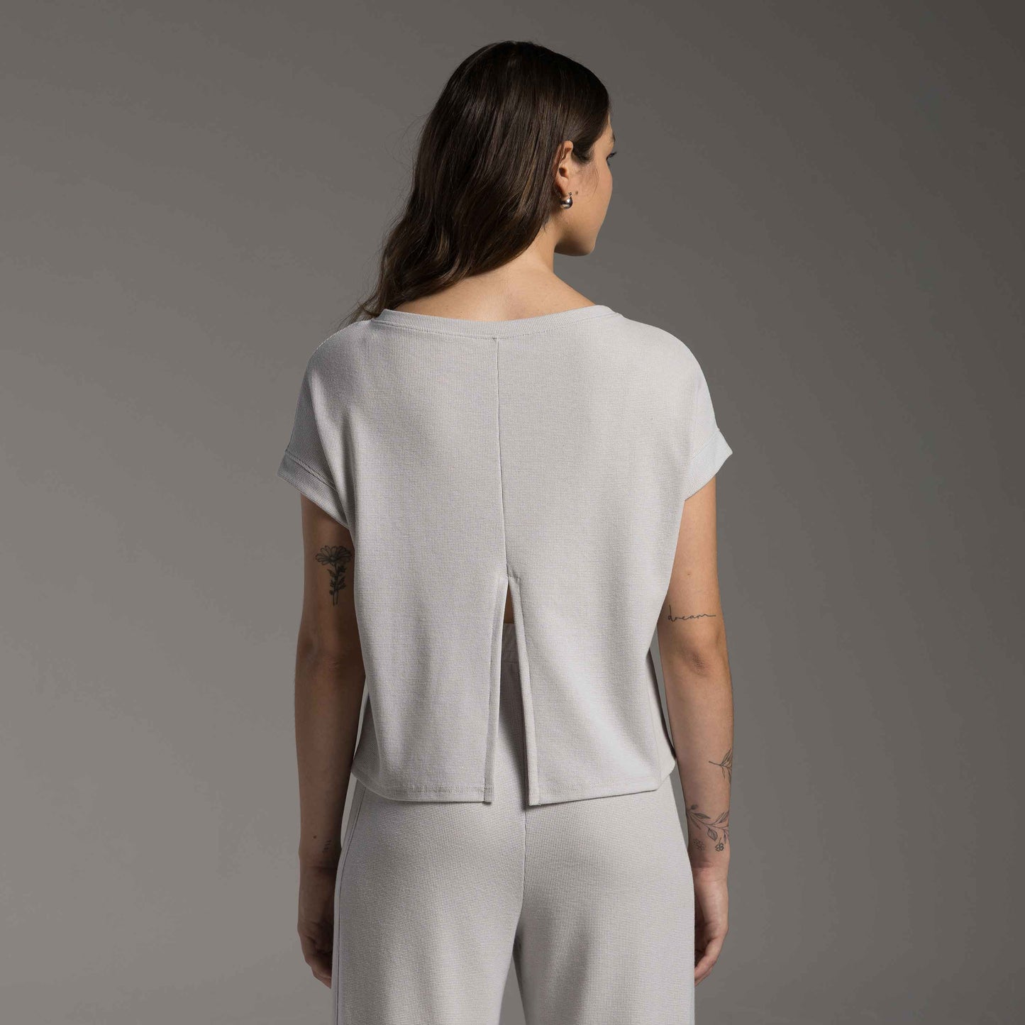 Tech T-Shirt Waffle Anti Odor Abertura Costas Feminina - Cinza  Granizo