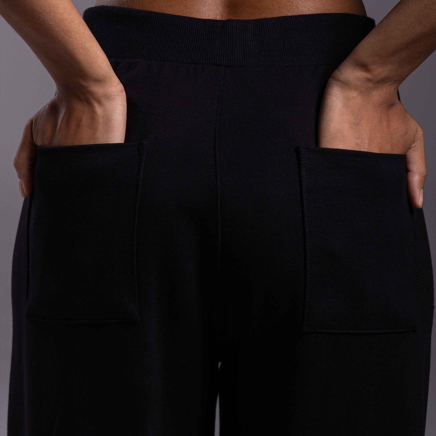 Calça Reta Moletom Tech NoLiquid Feminina - Preto