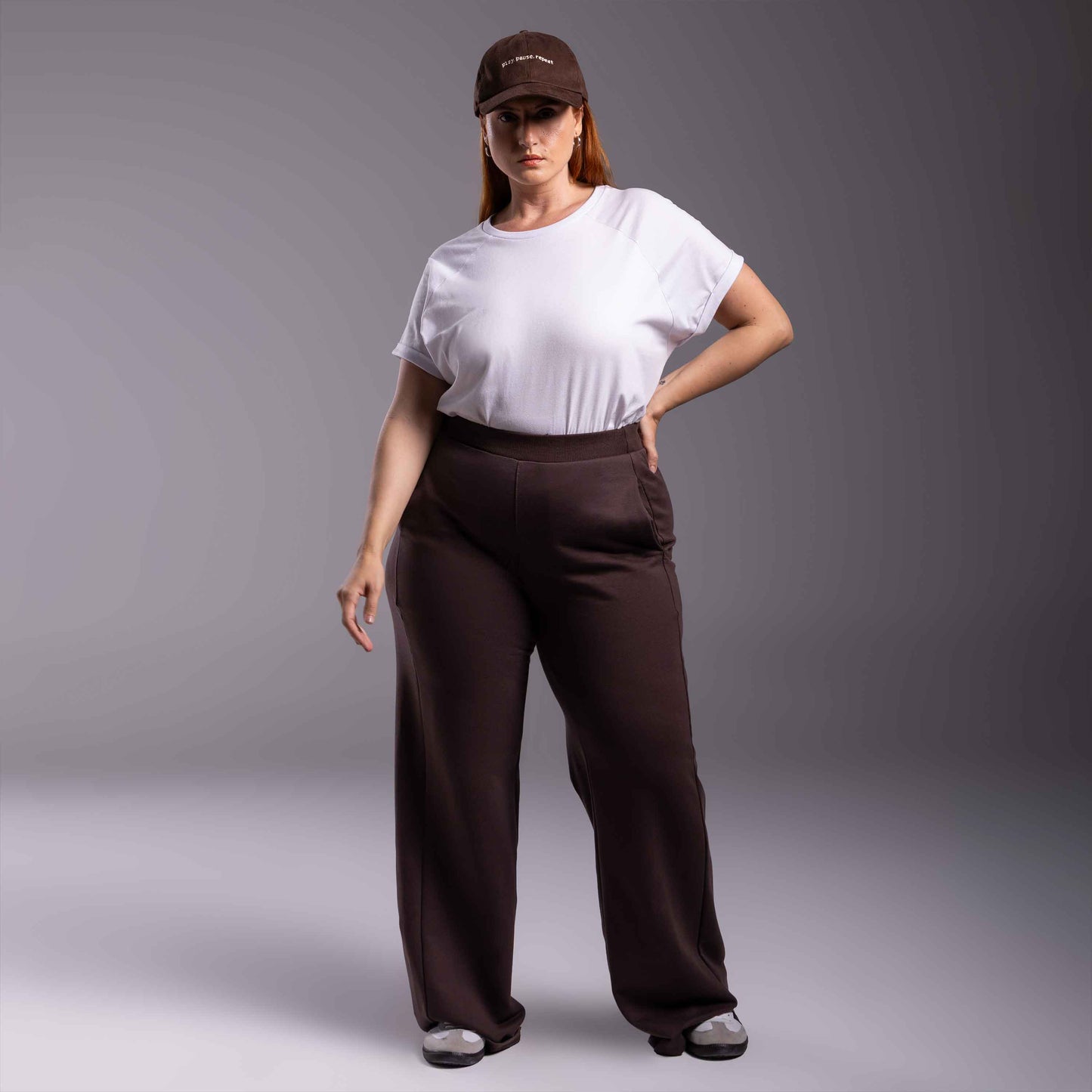 Calça Reta Moletom Tech NoLiquid Plus Feminina - Marrom