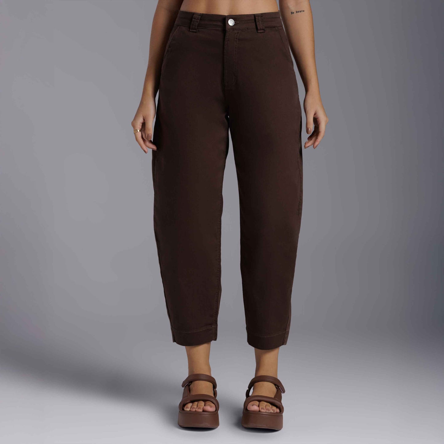 Calça Barrel Tech Flex Feminina - Marrom