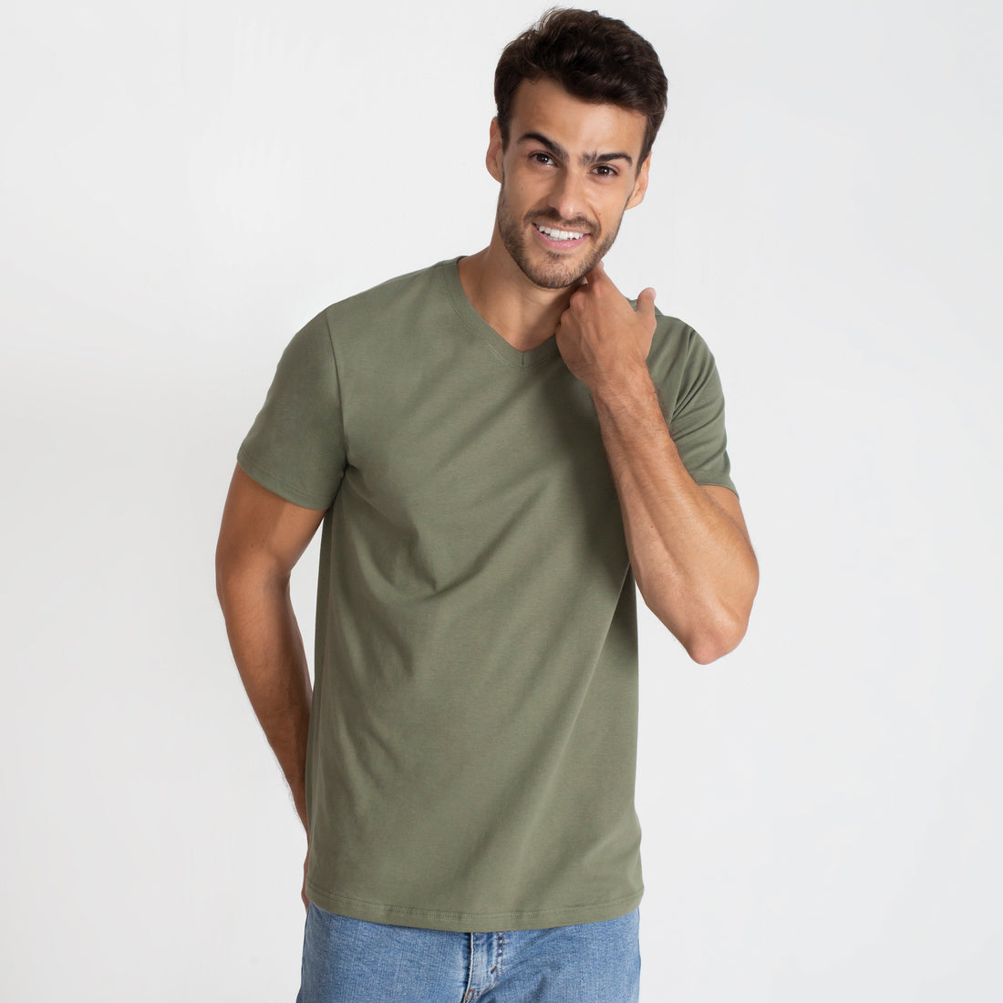 Camiseta Básica Gola V Masculina - Verde Militar